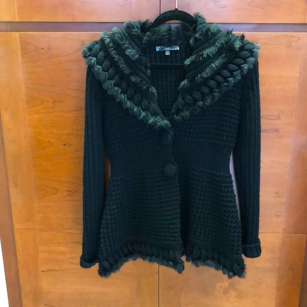 Beautiful Slonl black sweater with faux fur detail